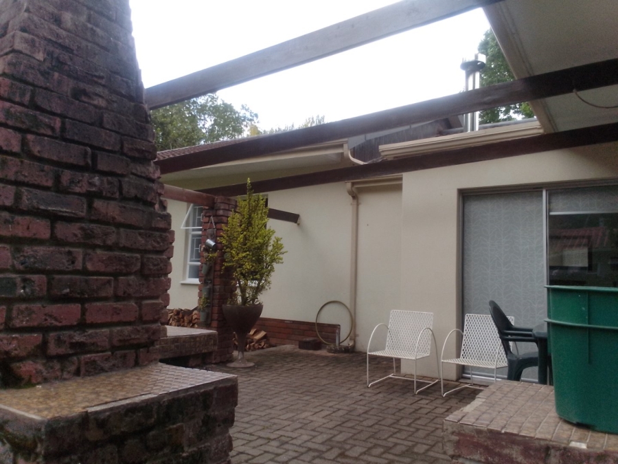 To Let 4 Bedroom Property for Rent in Glen Barrie Western Cape